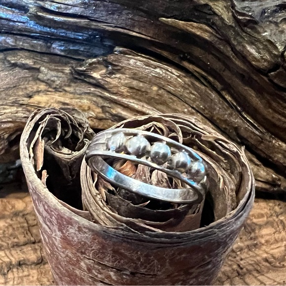 Unisex, Artisan Vintage Ring 925 Sterling Silver Dainty  Band Dotted 7.5 - Picture 1 of 9